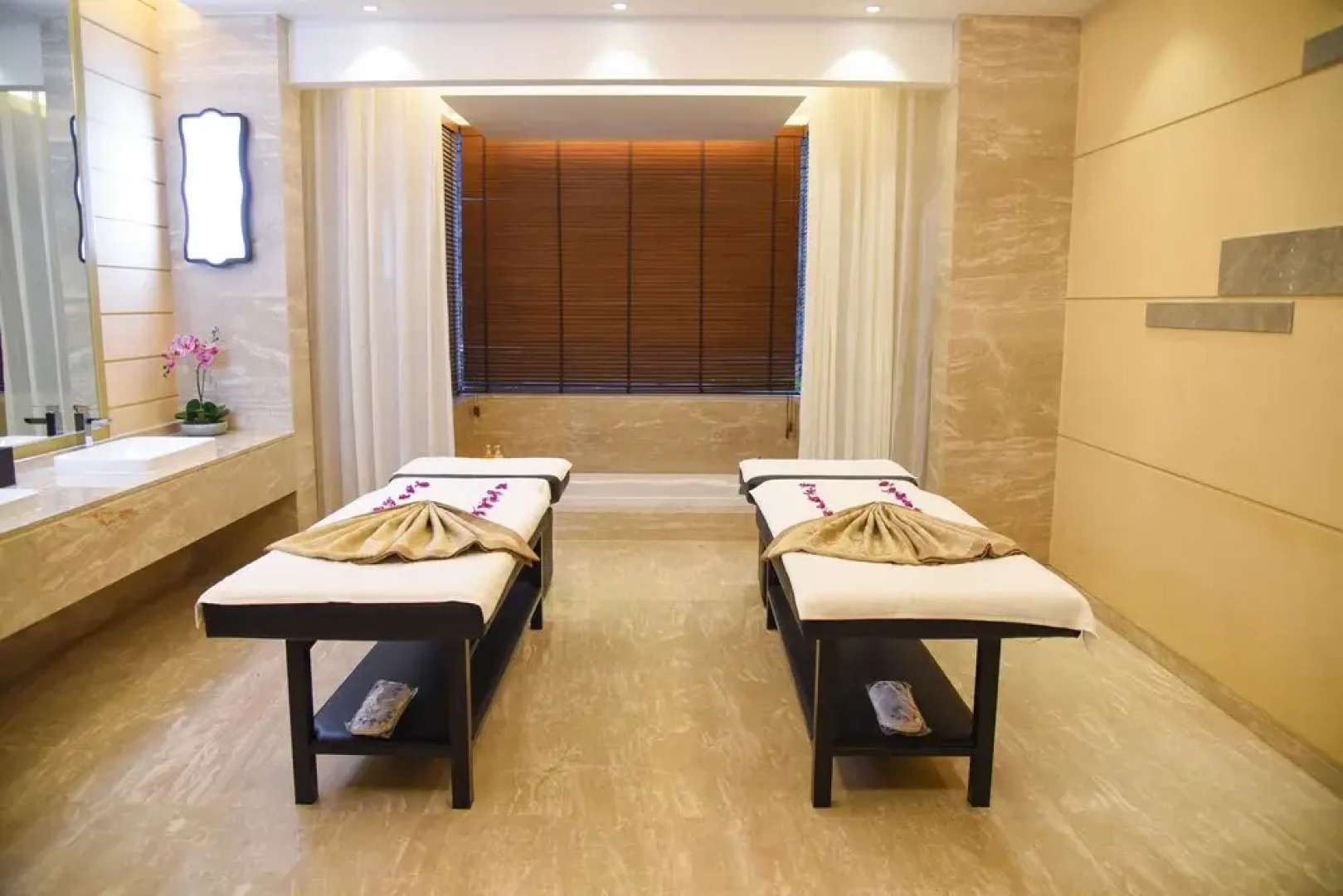 Kande Grand Land Hotel