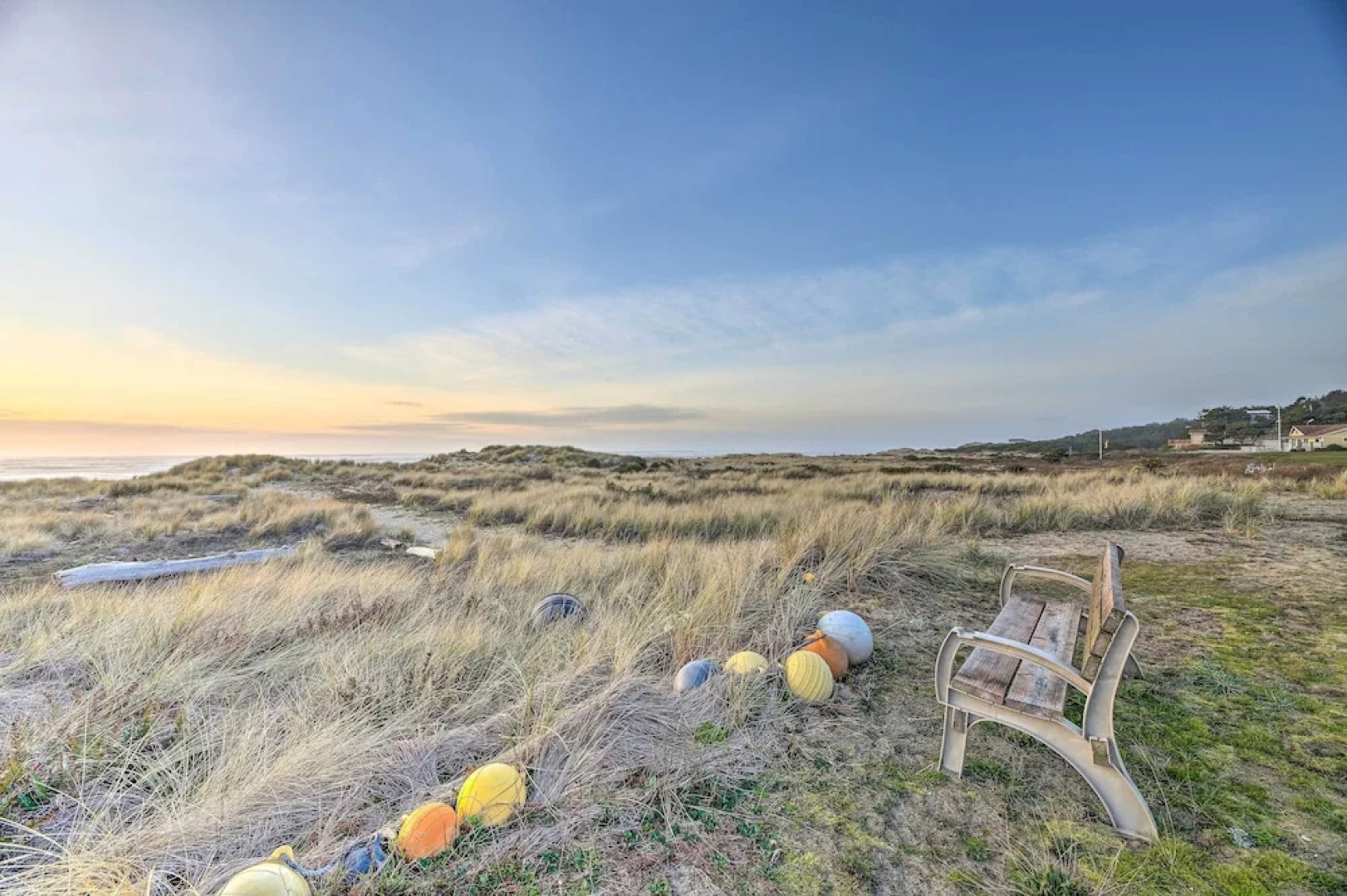 Sanderling Sea Cottages, Unit 3 w/ Private Balcony