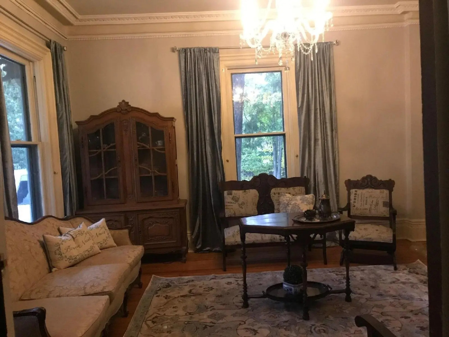 Iron Amethyst Inn   Boutique Hotel