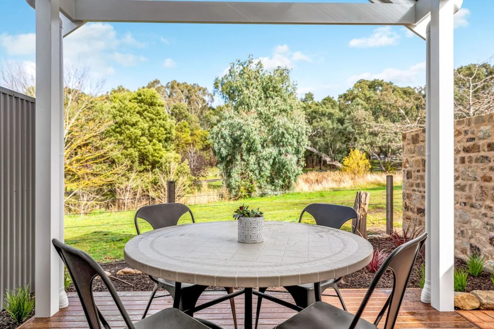 Grandview Accommodation - The Elm Tree Apartments