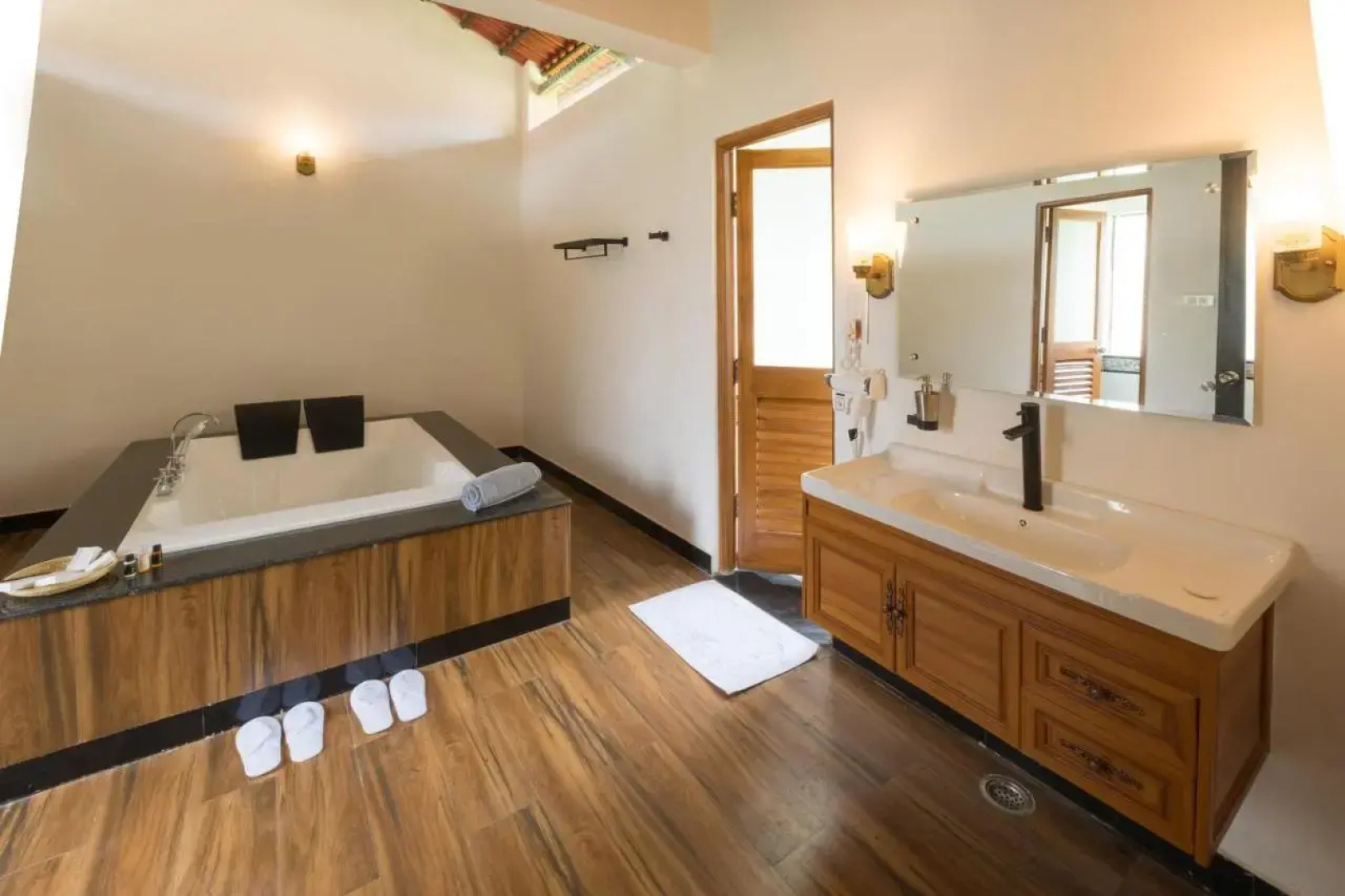 Tuli Veer Bagh Resort Turia