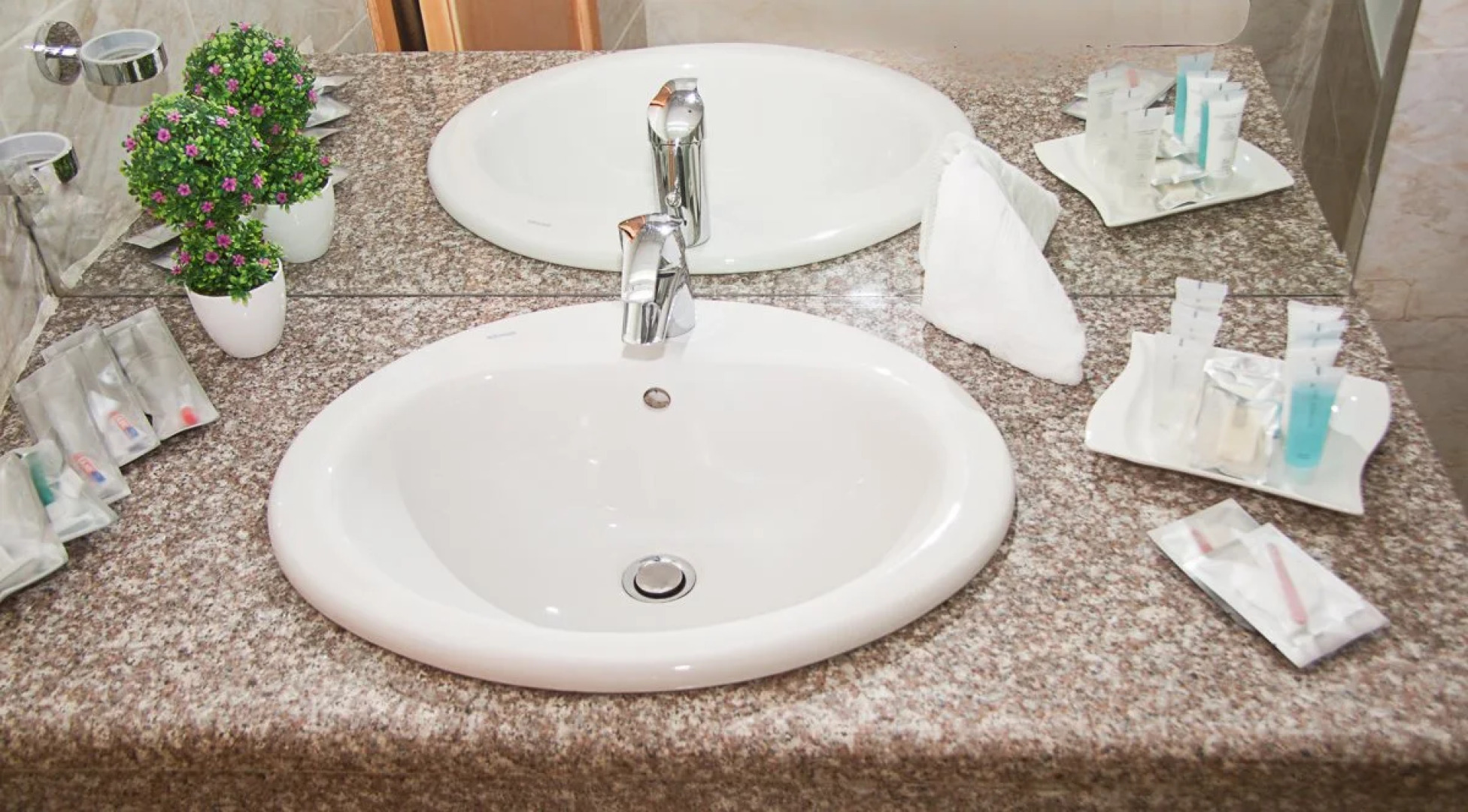 Al Anbat Midtown Hotel