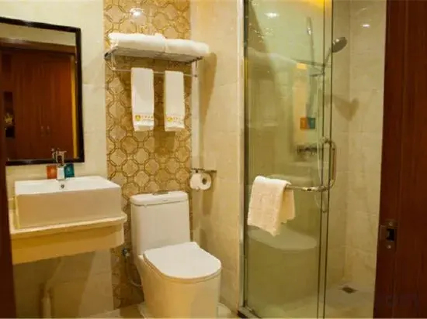 Dongxing Dongyi Hotel (Beilun Avenue Port)