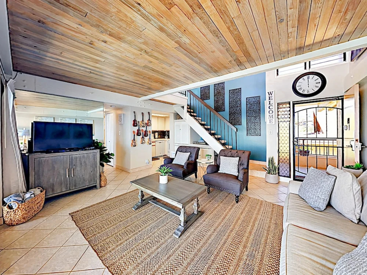 Lower Honoapiilani Condo Unit #404 2 Bedrooms 2 Bathrooms Condo