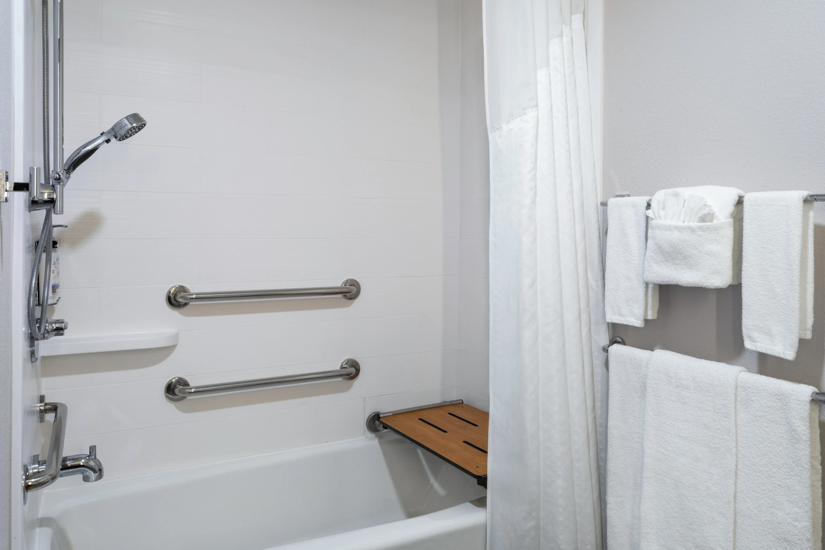 Holiday Inn Express & Suites Midwest by IHG