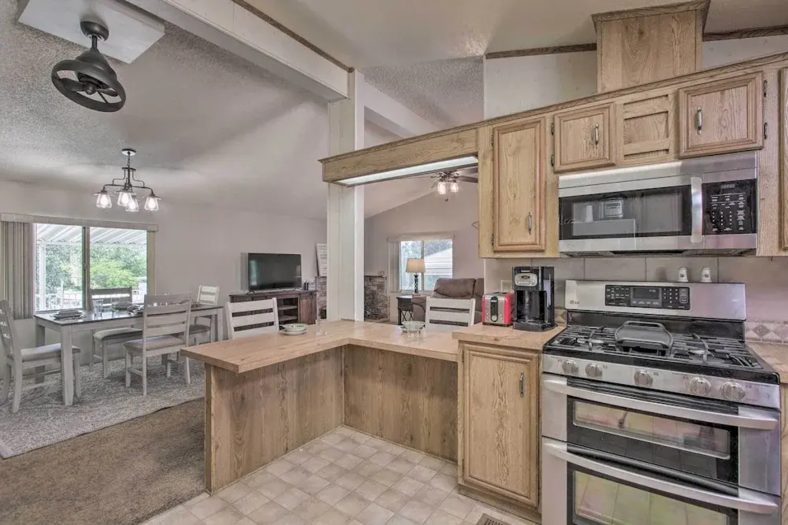 Family-friendly Home ~ 1 Mi to Kern River!