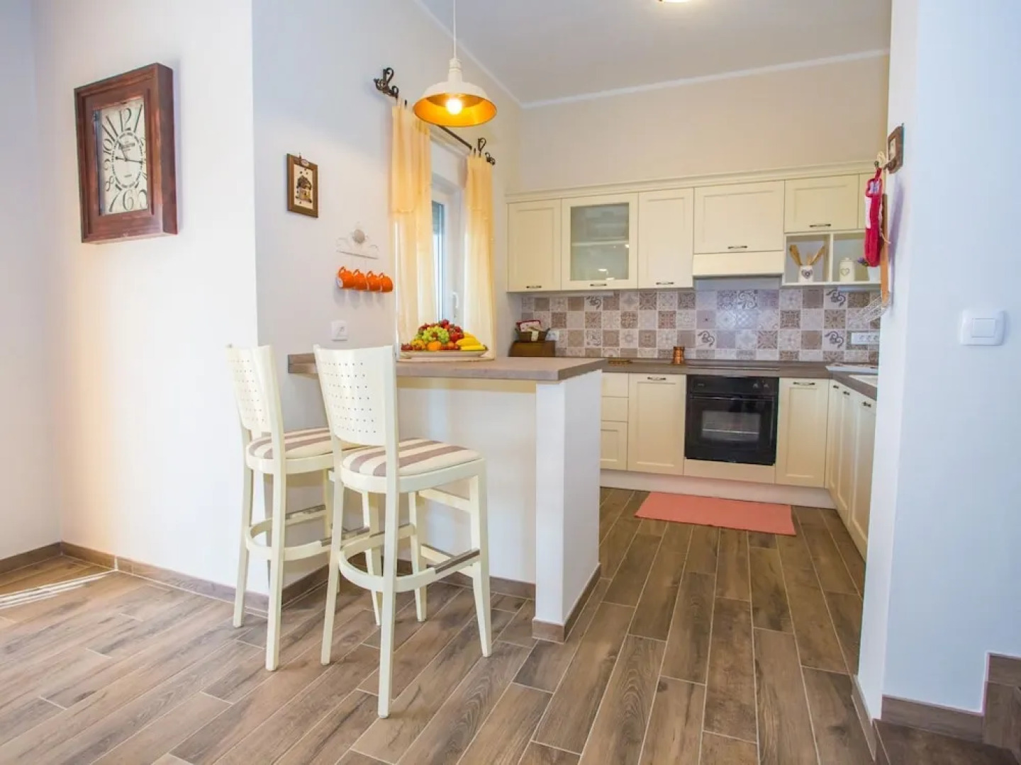 Villa With Large Garden and Pool, Ideal for 8 People, Only 10 Minutes Pula