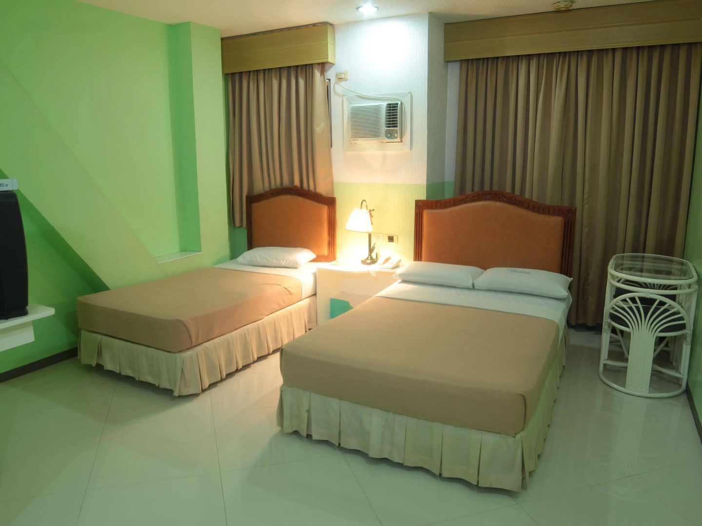 Discovery Hotel and Restaurant