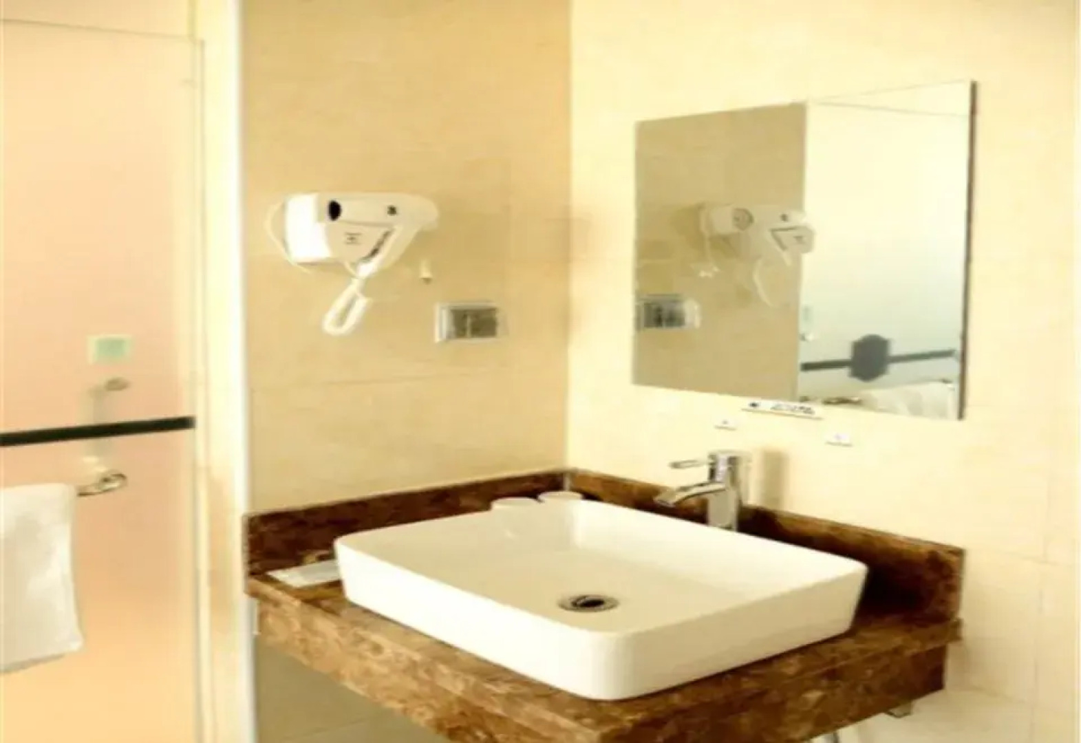 Huarong Apartment Hotel