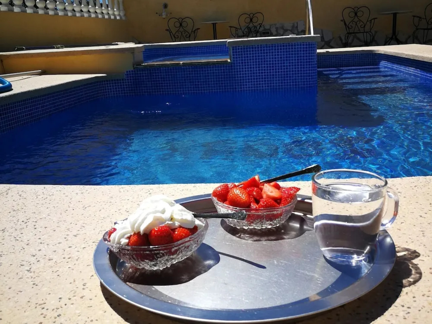 Lovely Holiday Home in Aigues With Private Swimming Pool