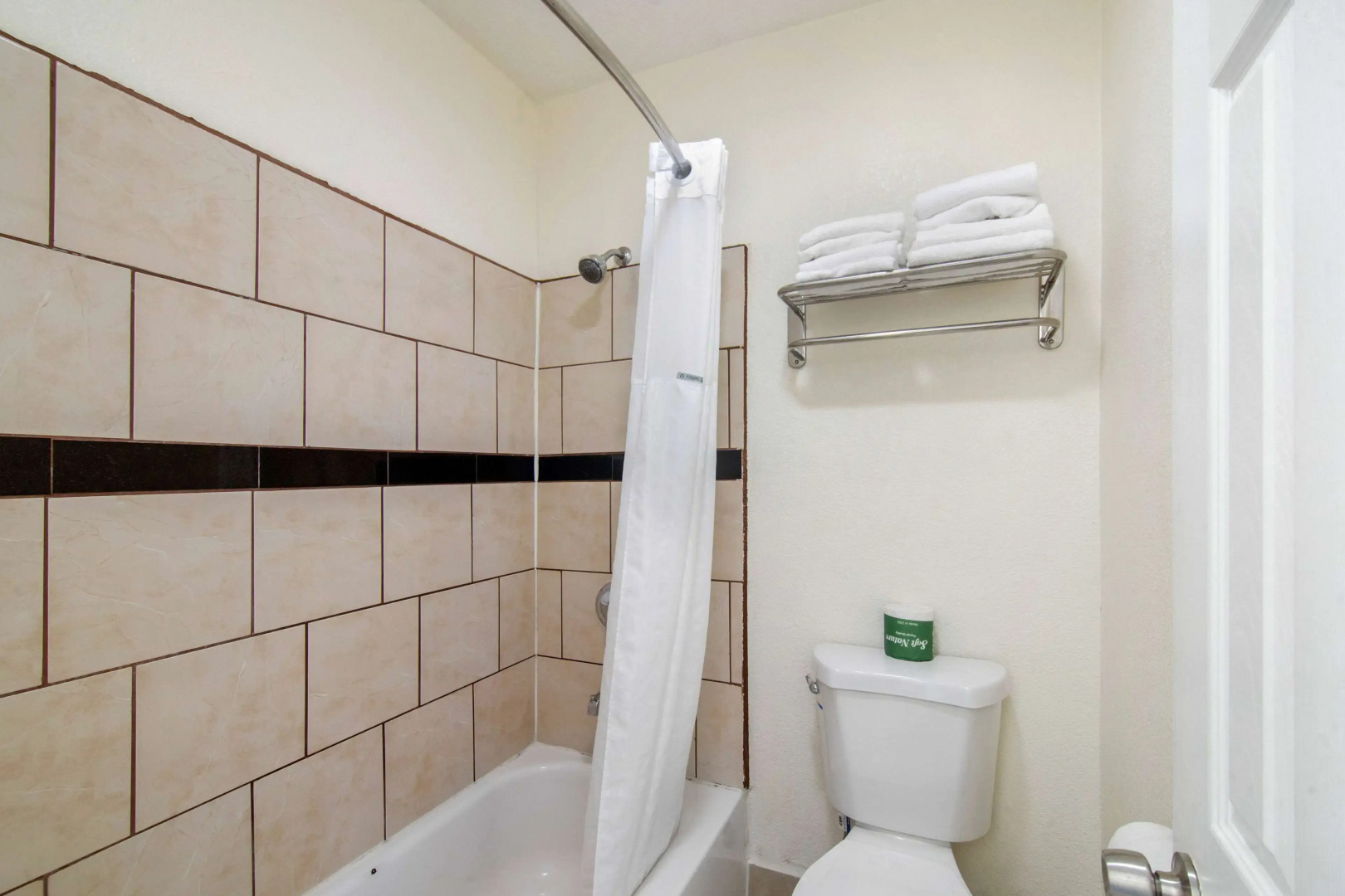 Howard Johnson Suites by Wyndham San Diego Chula Vista/BayFt