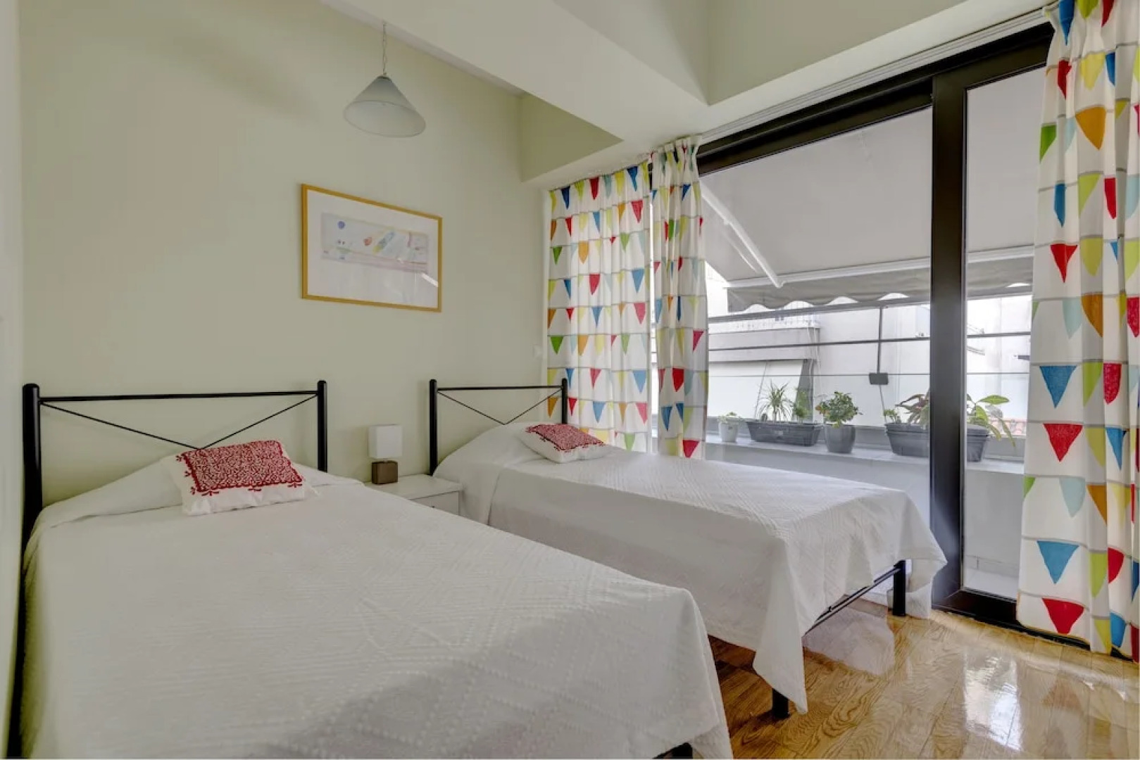 Minimal apt next to Acropolis