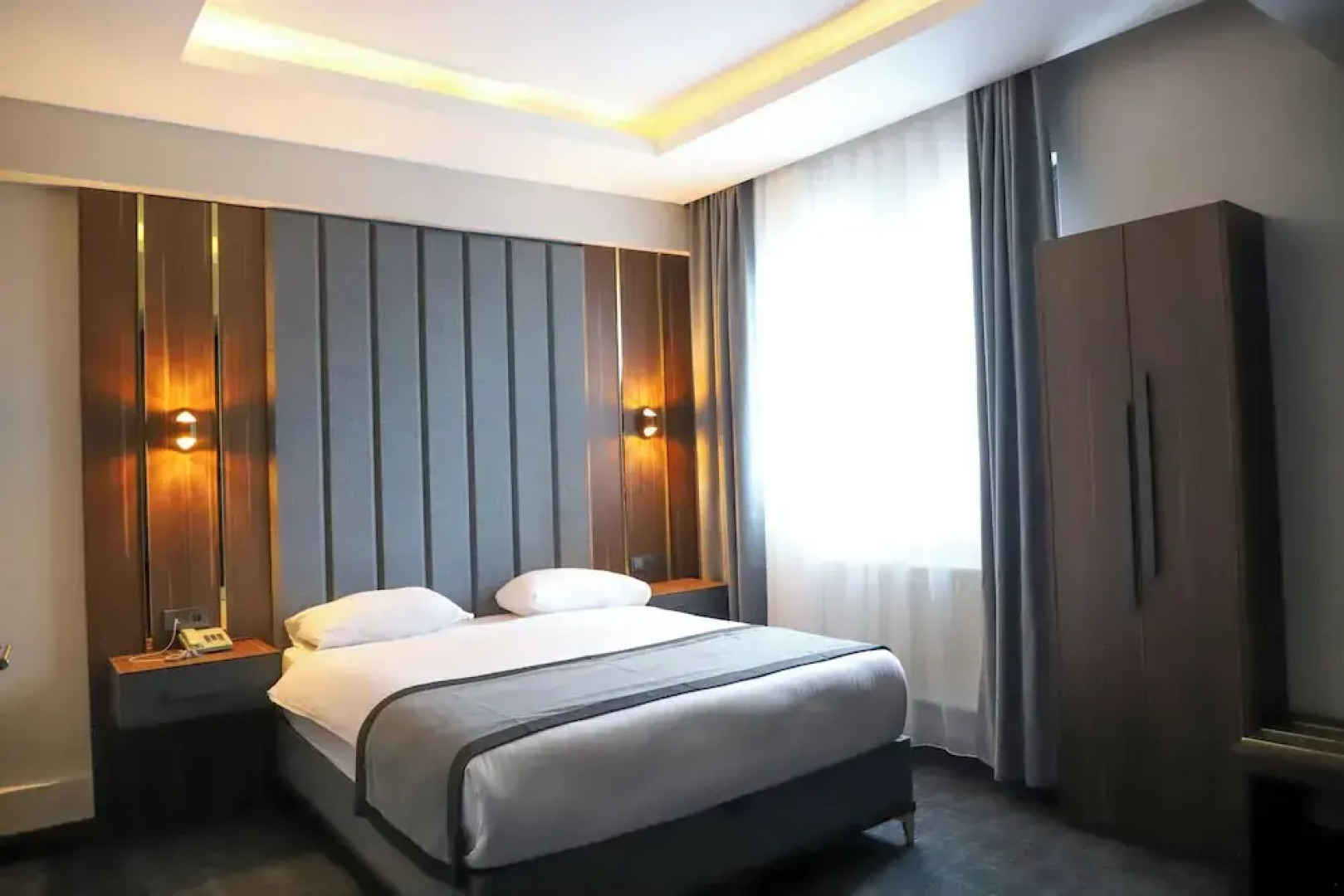 Cenas Otel