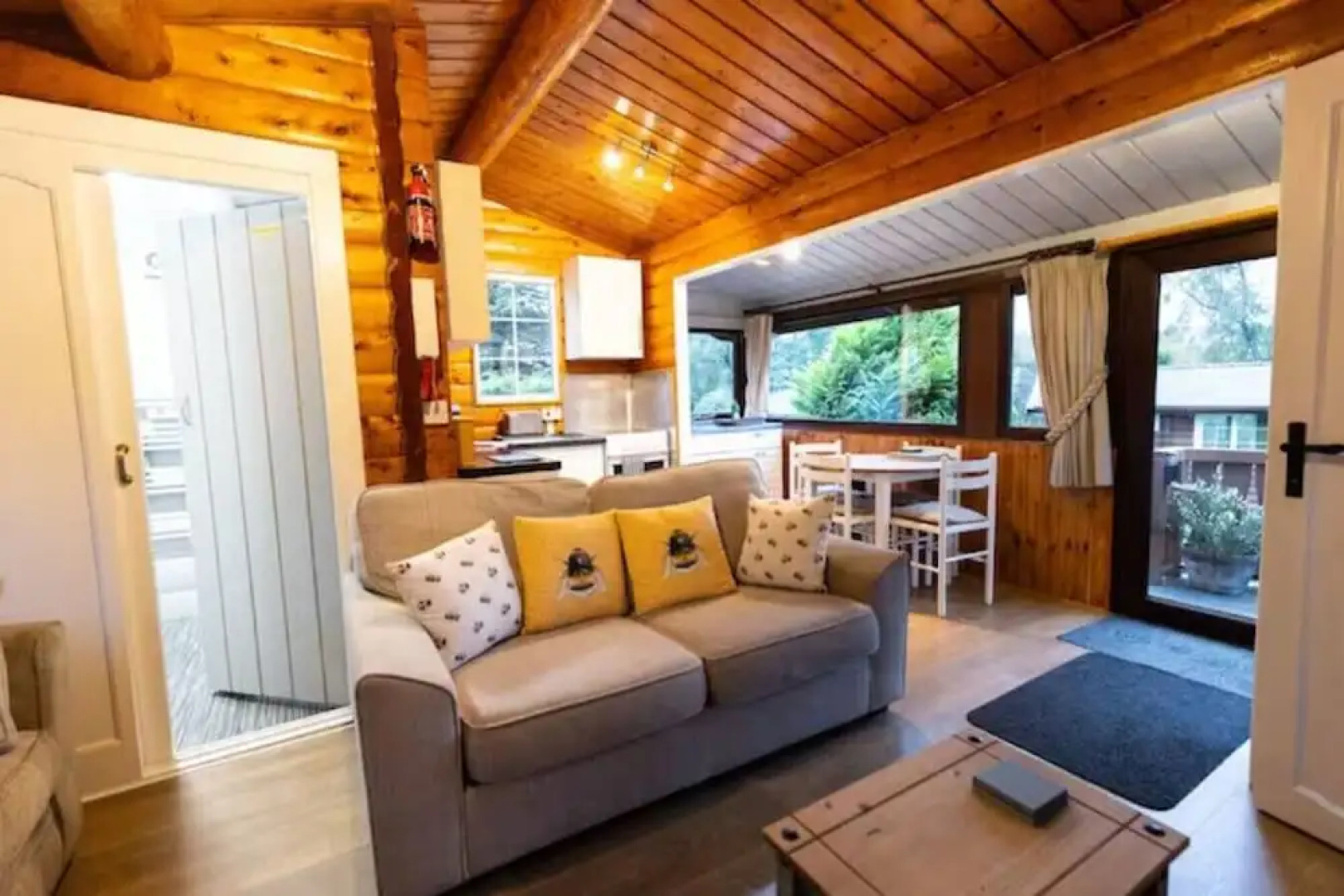 Mountain View 2 Bed Log Cabin