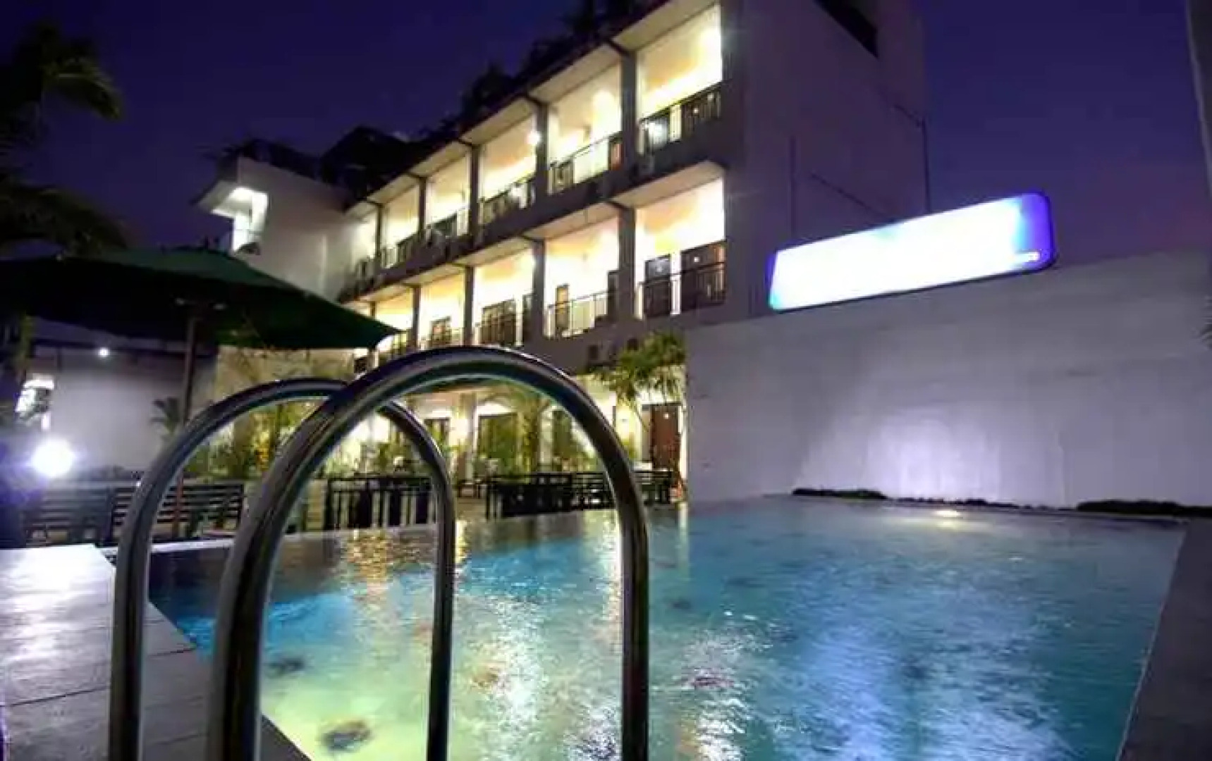 Tirta Kencana Hotel & Garden Resto