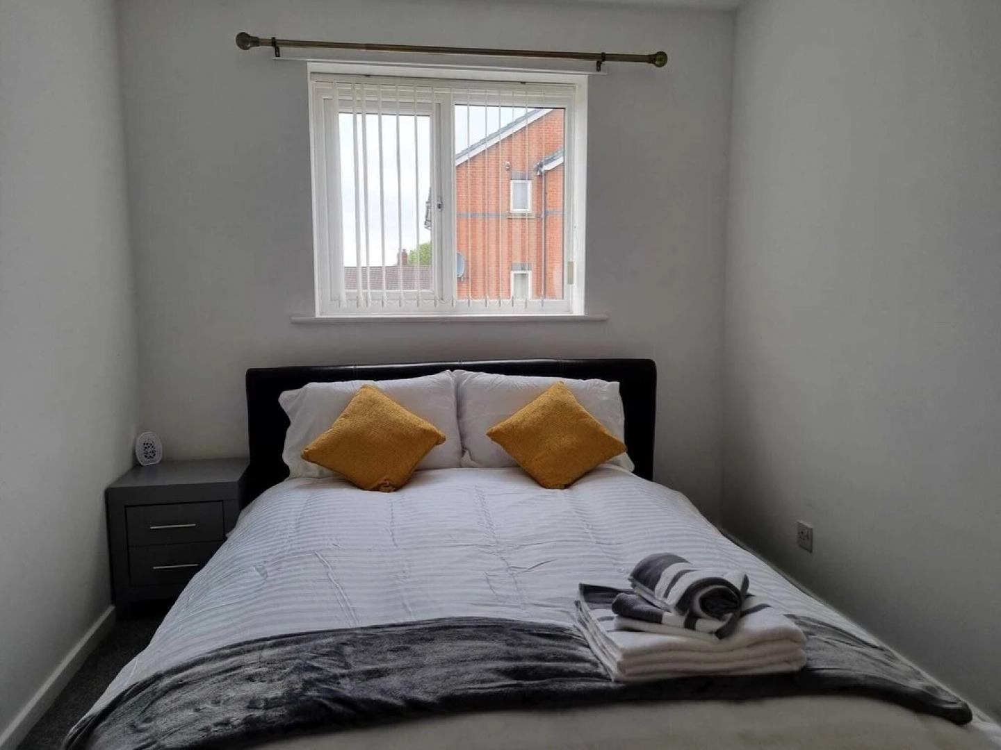 Charming 3-bed House in Leigh Siddow Common