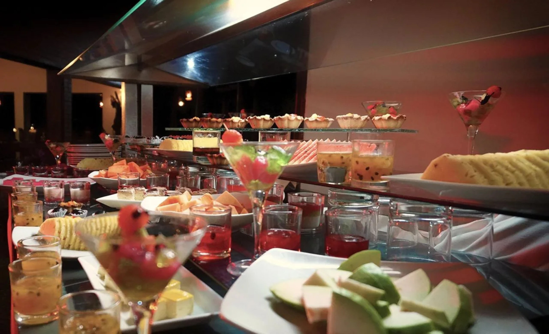 Saunter Paradise Hotel