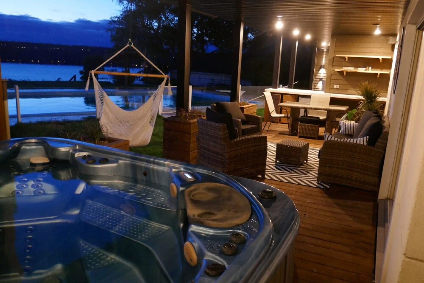 Contemporary Style With Amazing View 3-4 Br