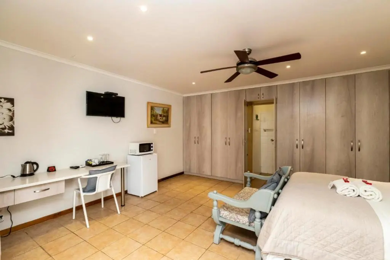 Fish Eagle Manor