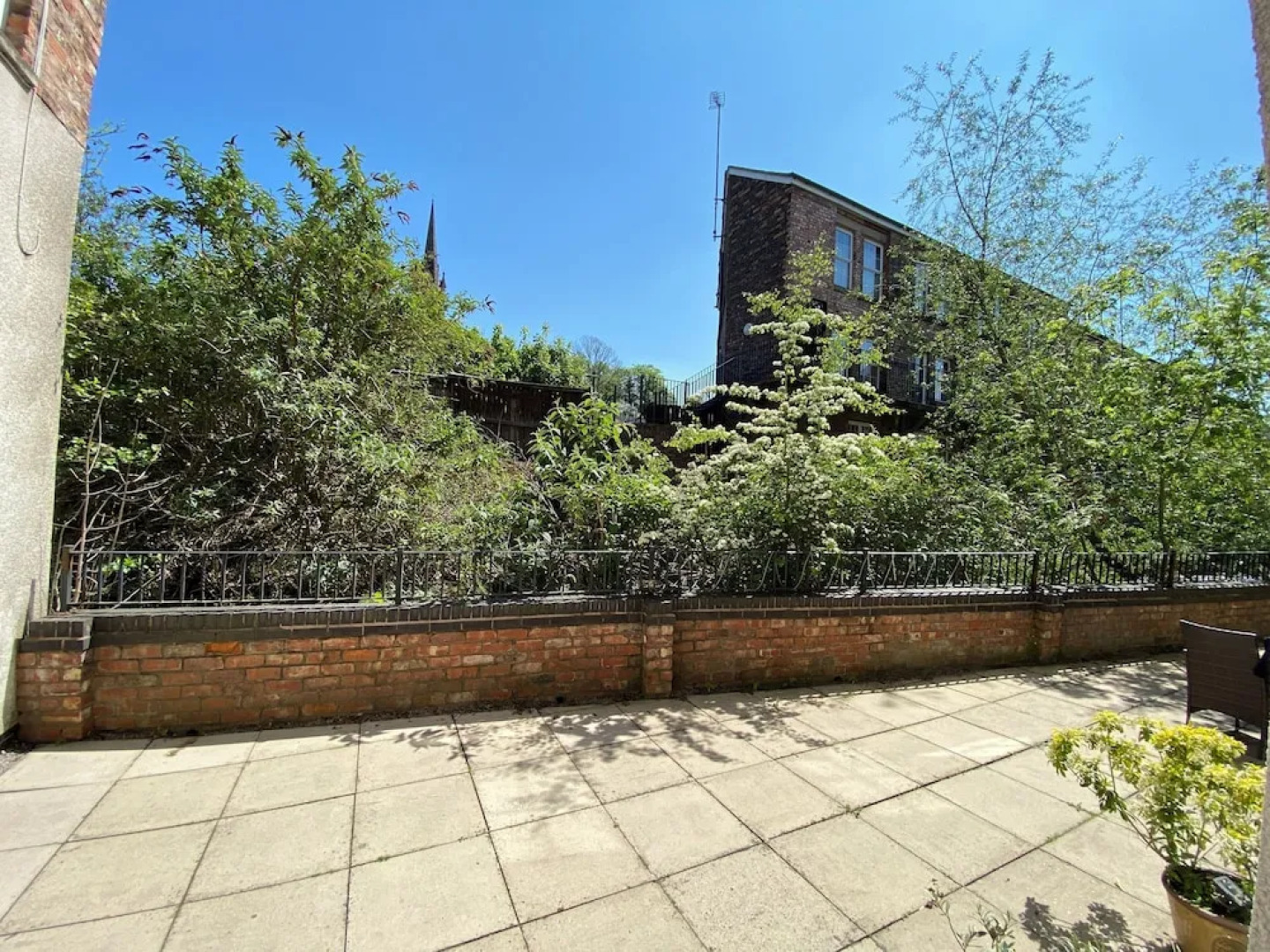 Studio - Sleeps 2 - Pets - Terrace - Parking