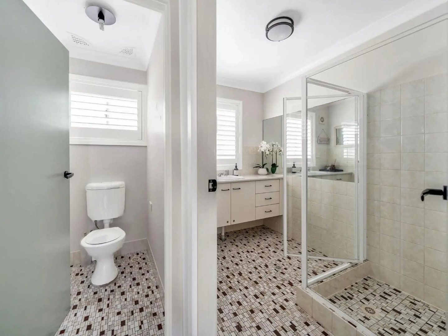 Akora at Hyams 4pm Check Out Sundays