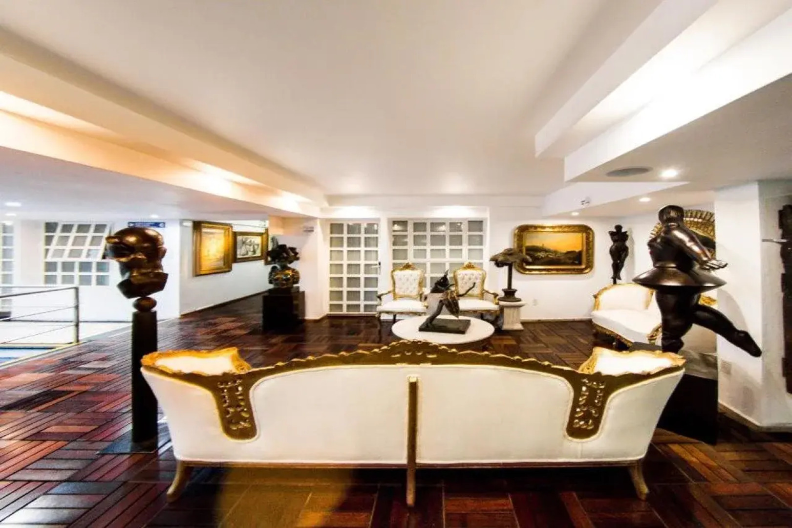 European Life Style Executive Suites & Gallery