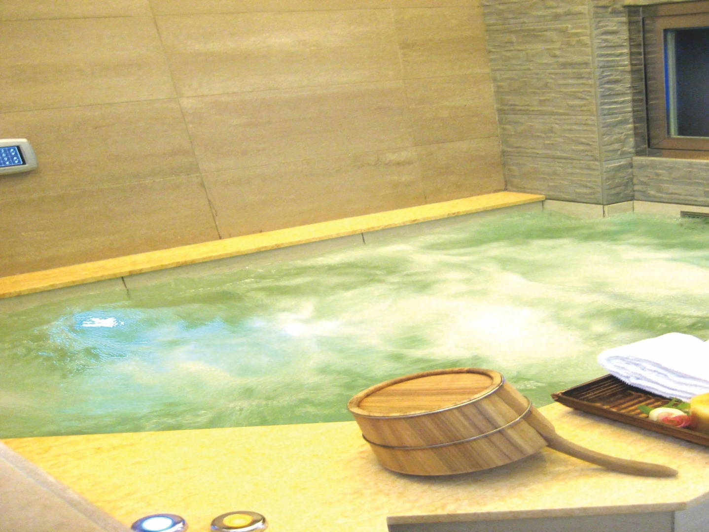Host-On Exquisite Hotspring Hotel