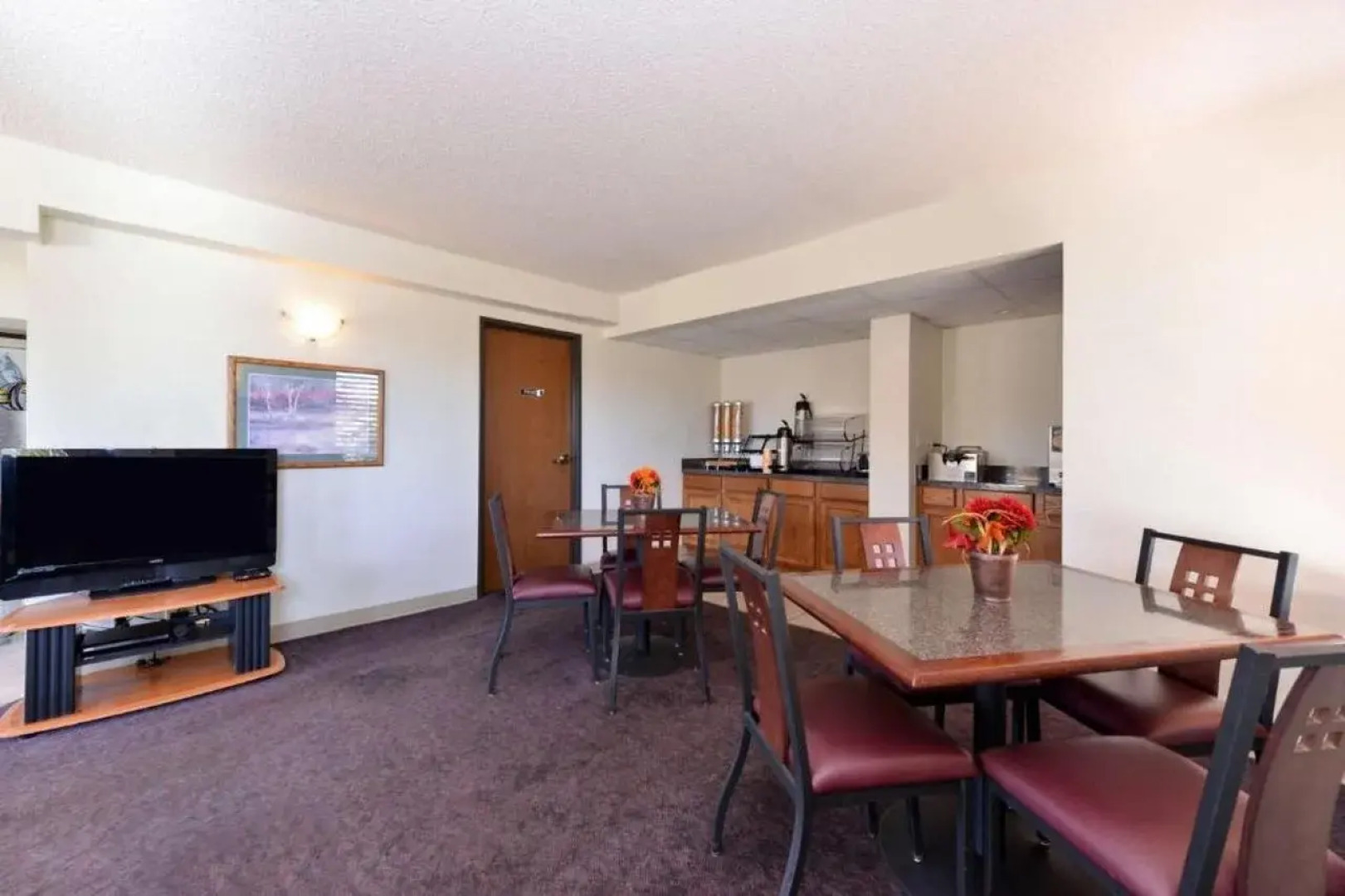 Executive Plus Inn & Suites