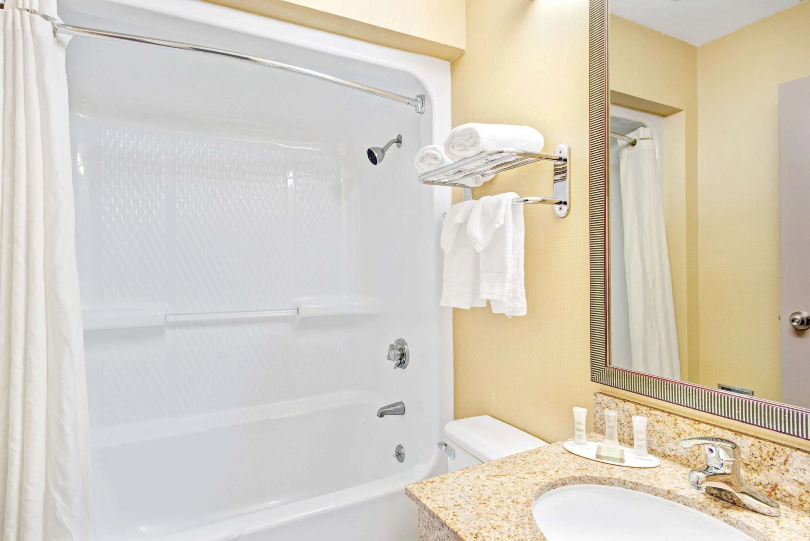 Super 8 by Wyndham Brockton