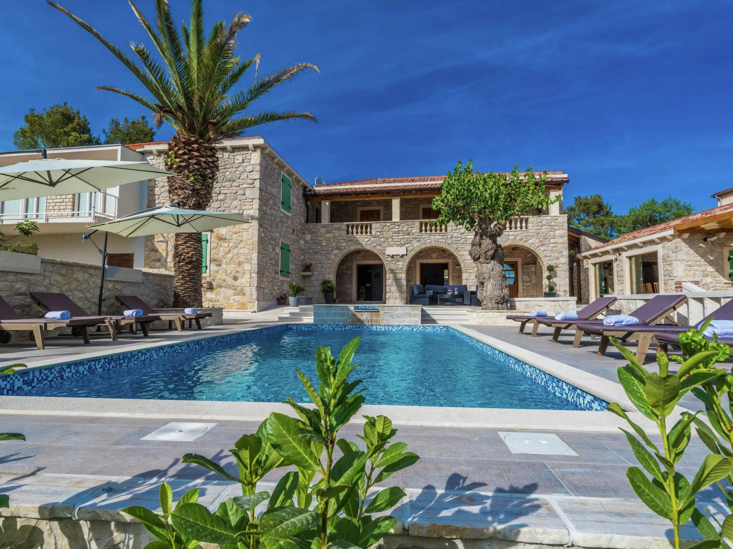 Villa in Sukosan With Pool Near the Sea