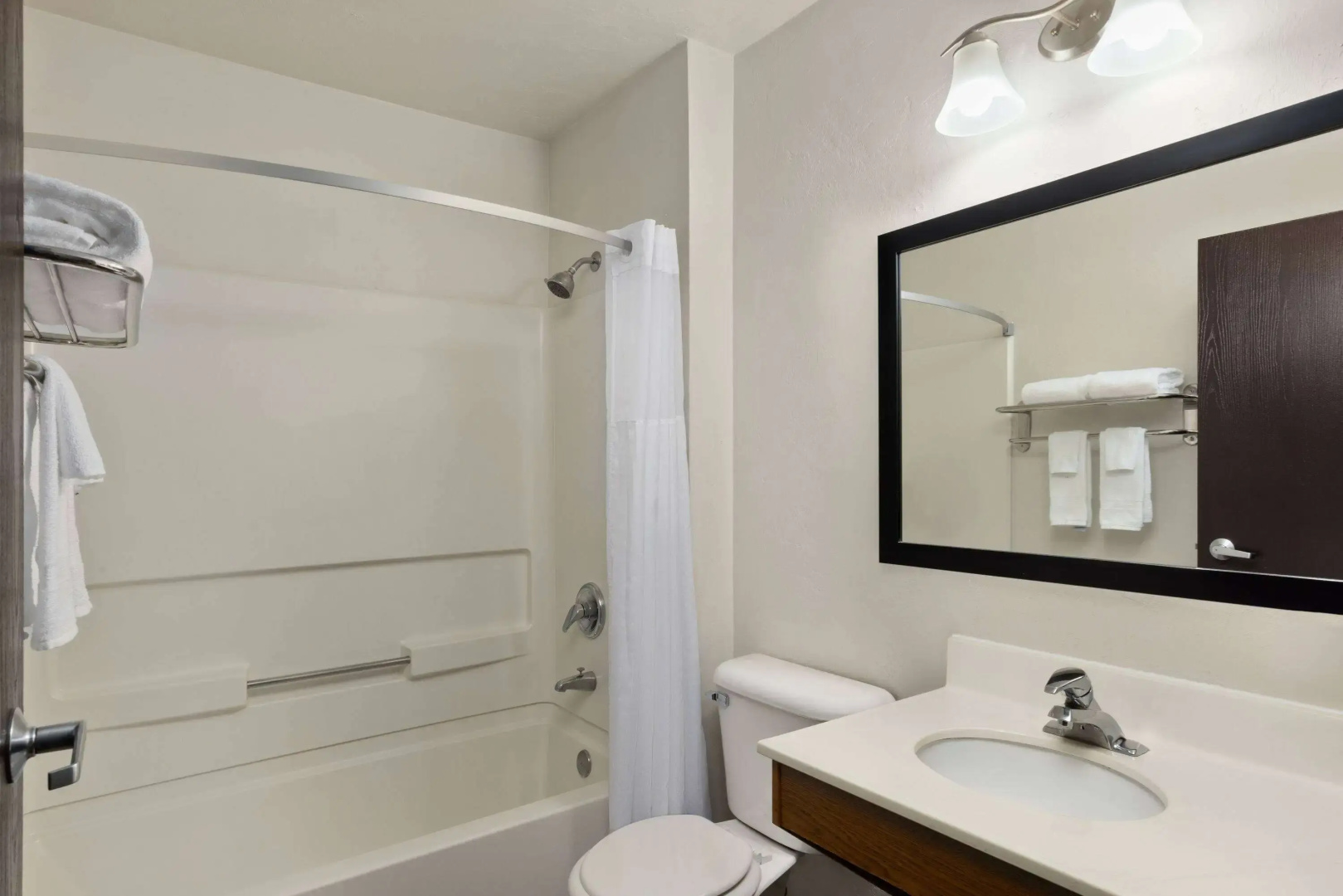 Super 8 by Wyndham Roseburg
