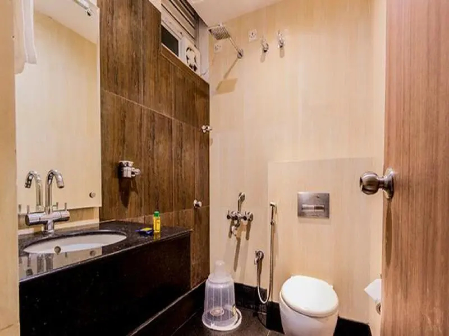 Itsy Hotels Hiland Suites
