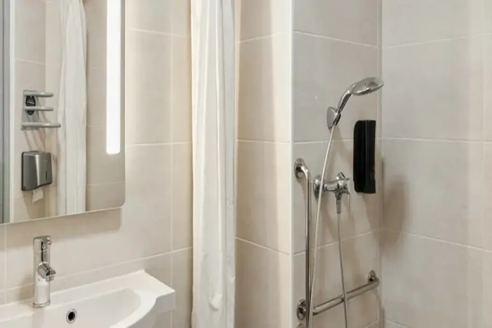 B&B Hôtel Evry Lisses 1