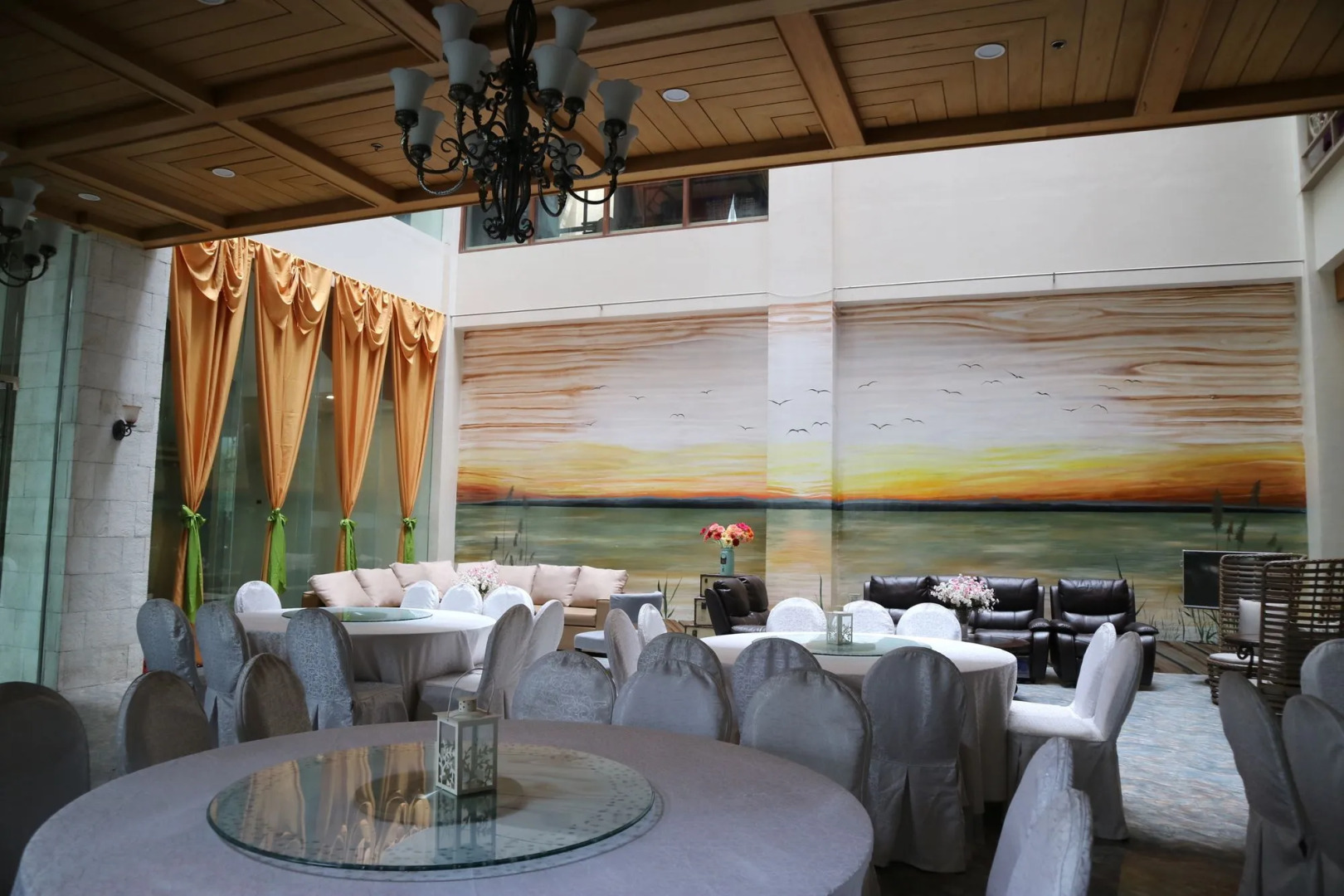 Paragon Hotel and Suites