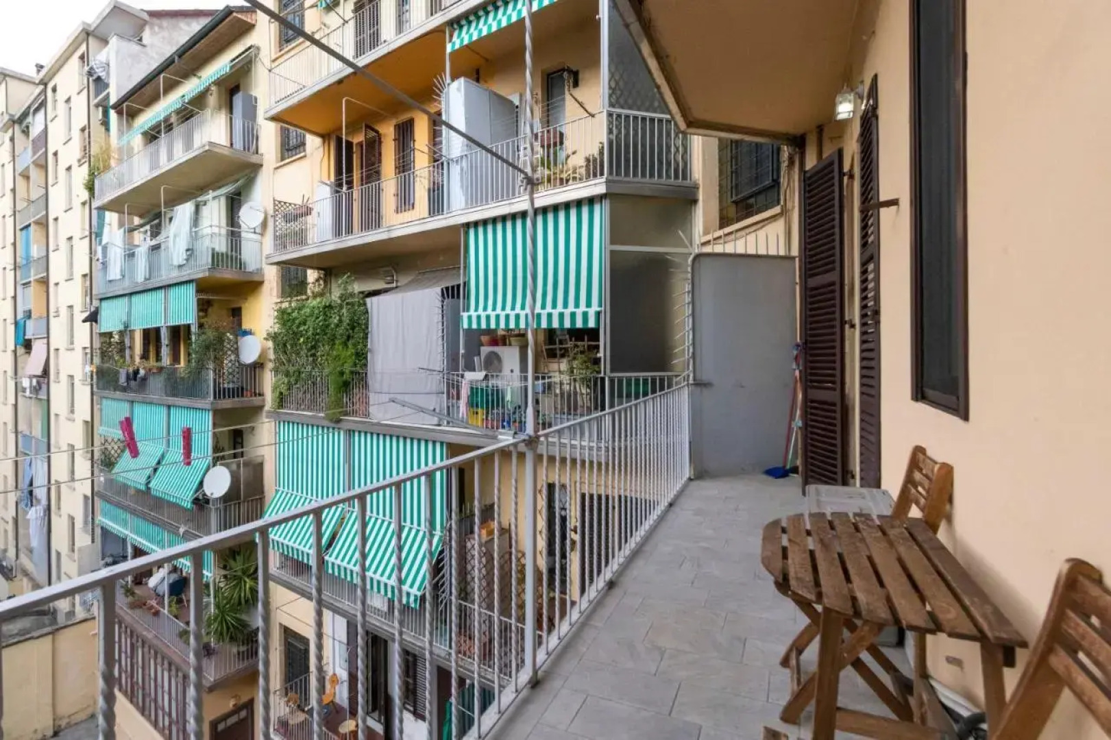 BOOK NOW! Apt x4 a few steps from Valentino's Park