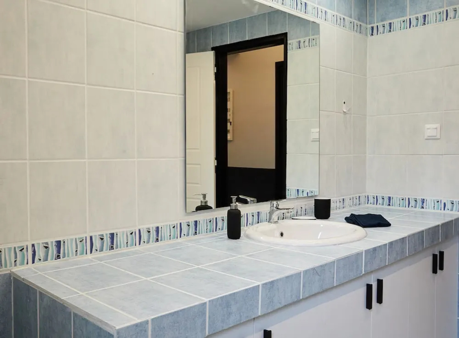 Flyin'High Luxury Suite