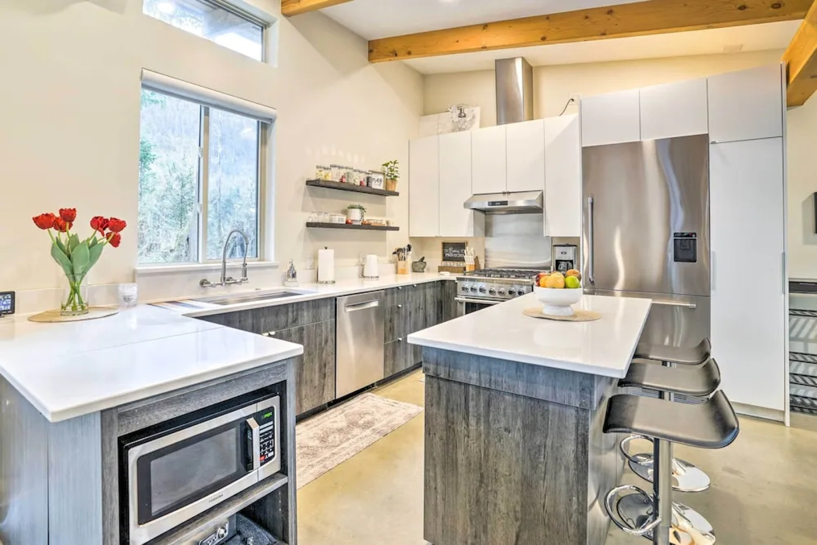 Gold Bar Cabin on Skykomish River: Heated Swim Spa