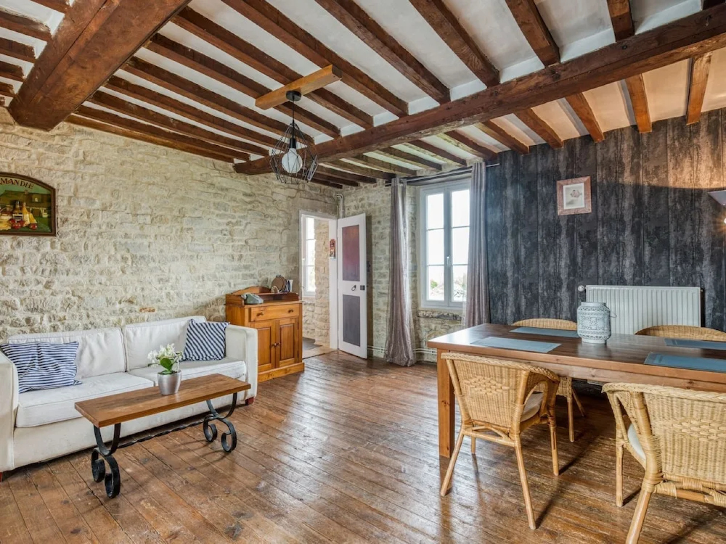 Cosy Holiday Home in Mandeville en Bassin Near Beach