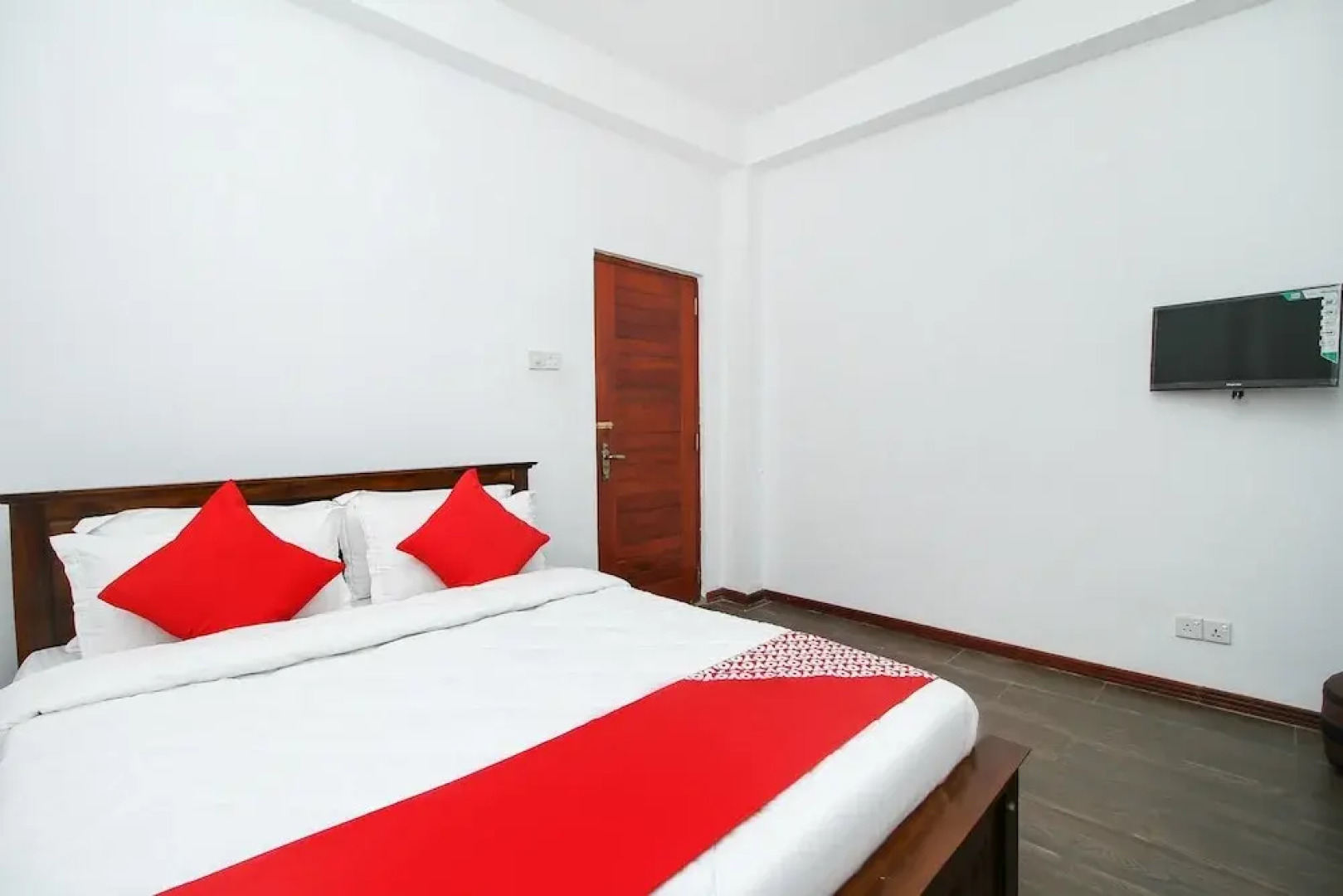 OYO 371 River Palace Hotel