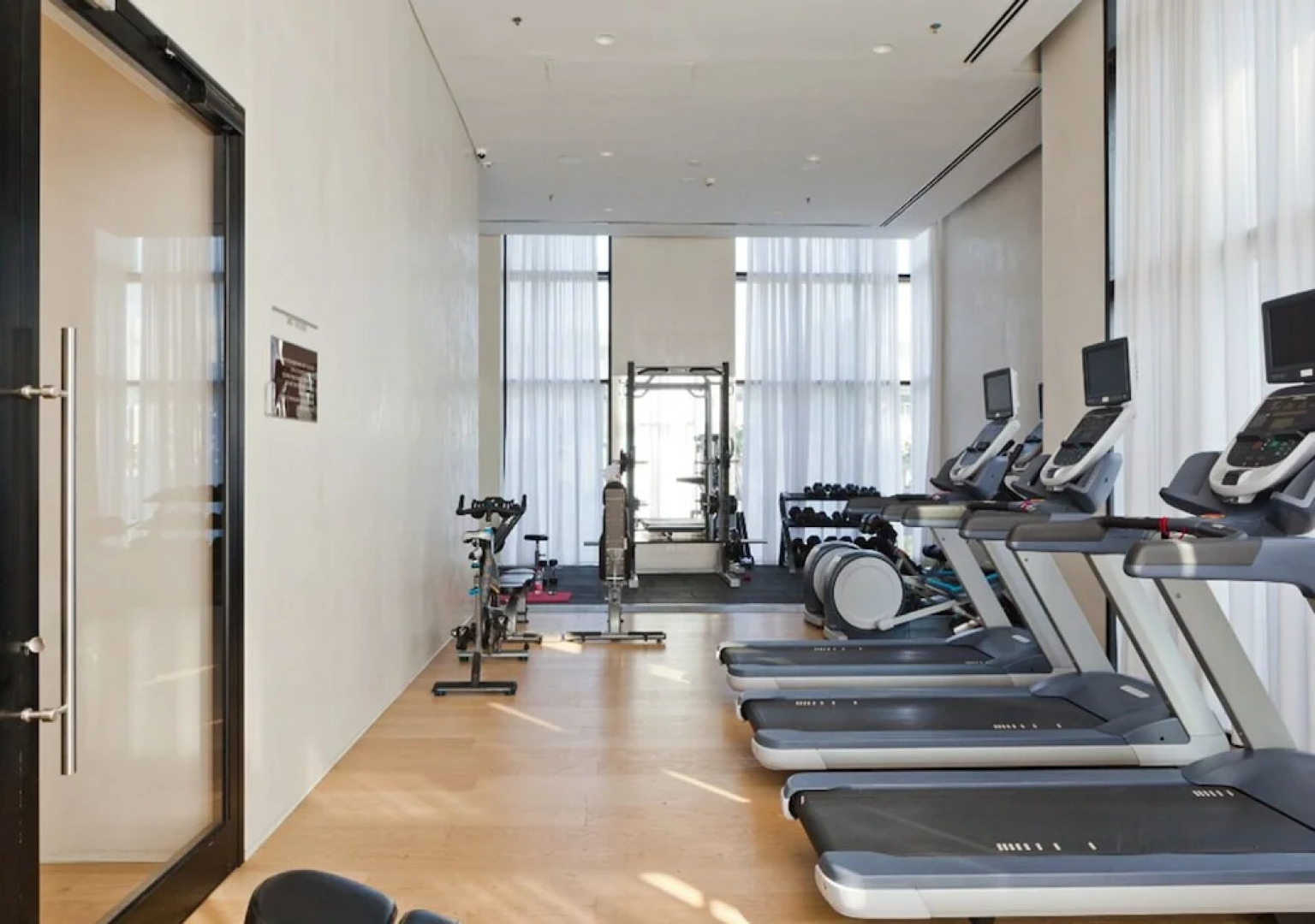 Luxury Penthouse on High Floor with Hot Tub