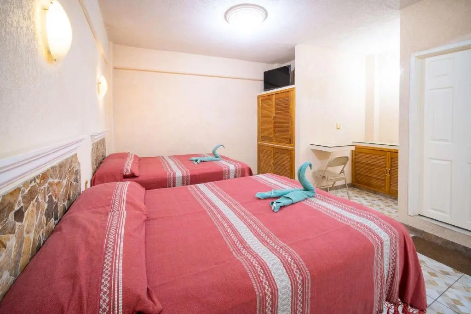 PENINSULA STAYS Business Hotel 2 CAMAS Matrimoniales