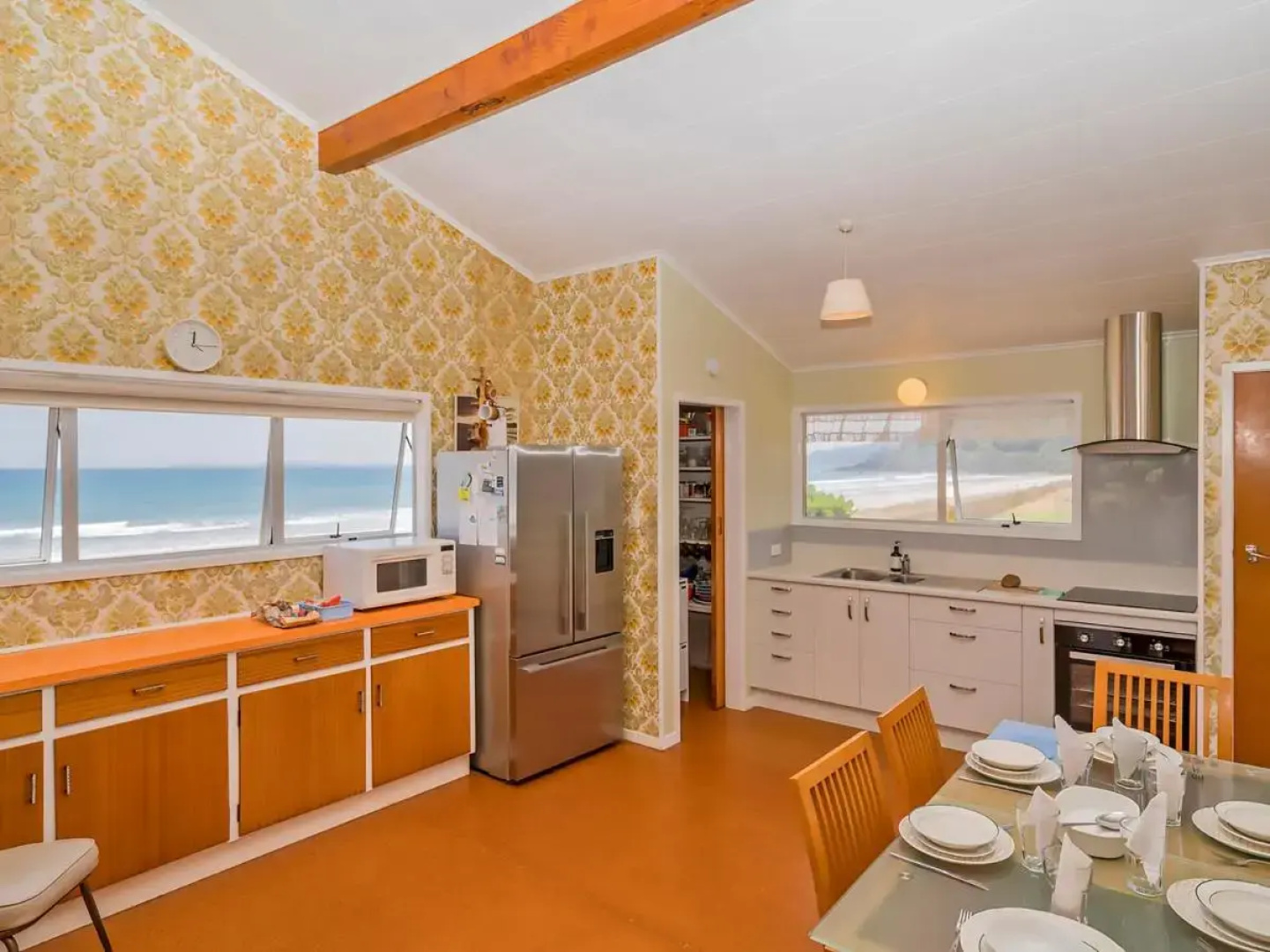 Beachfront Hideaway - Matarangi Holiday Home