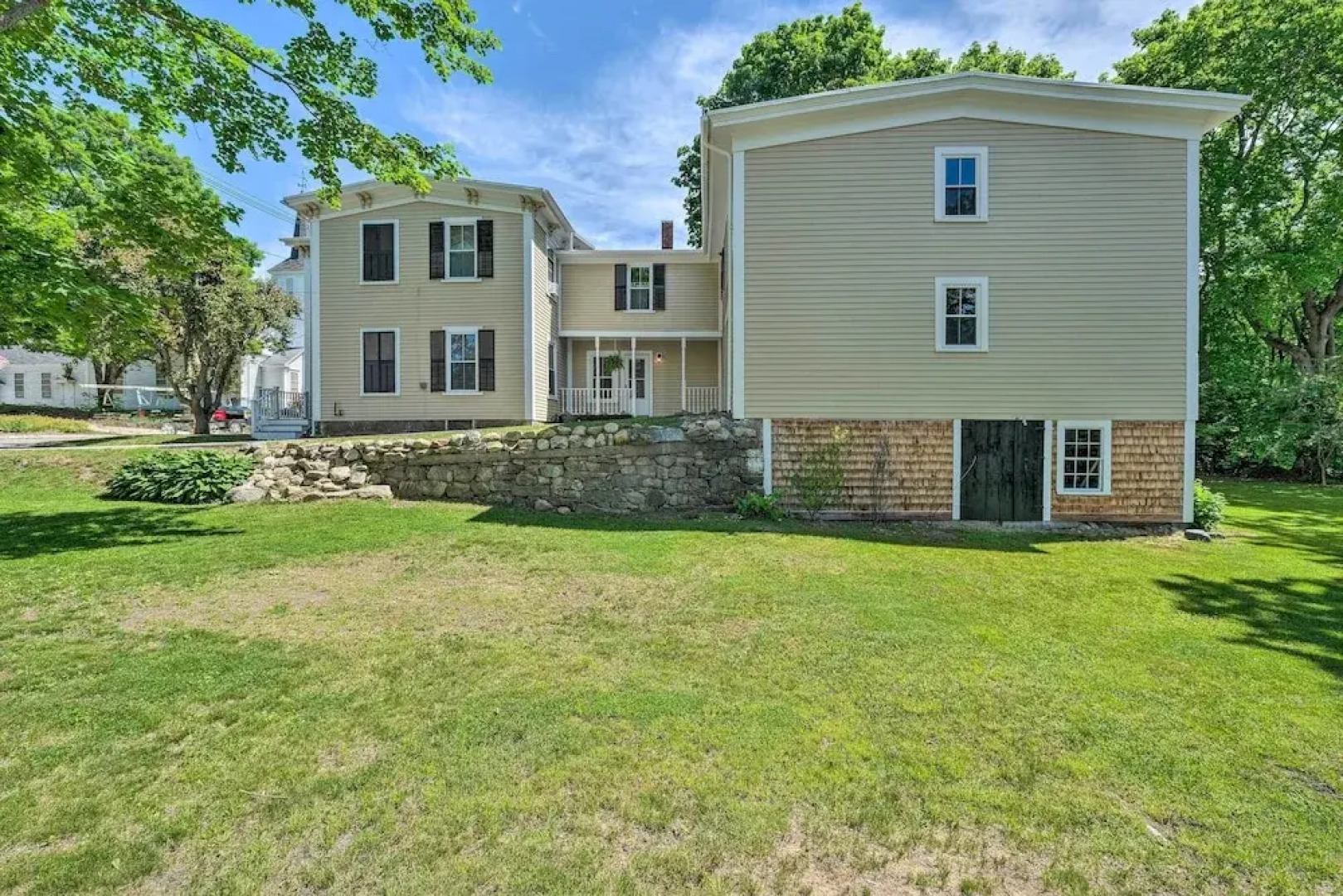 Bright Lake Winnipesaukee Home - Walk to Town