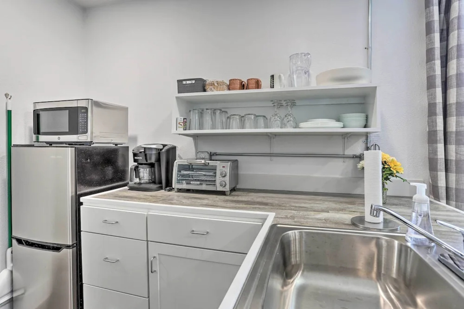 Modern Custer Apt - Walk to Shops & Dining!