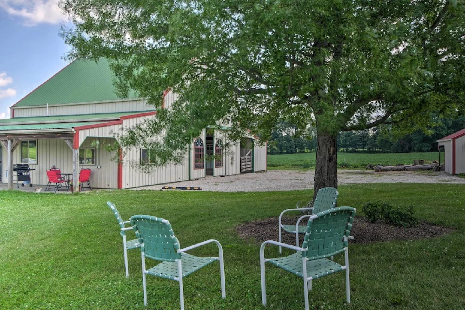 Renovated Bunkhouse on 12-acre Horse Farm!