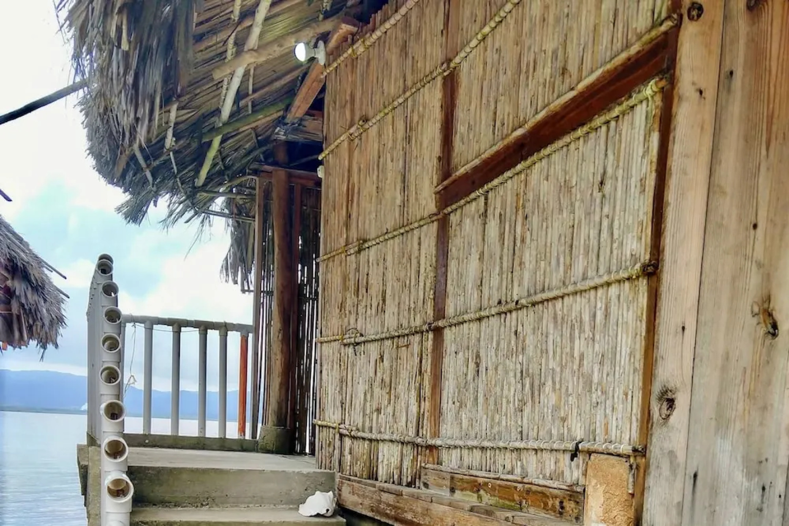 San Blas Private Oceanfront Cabin