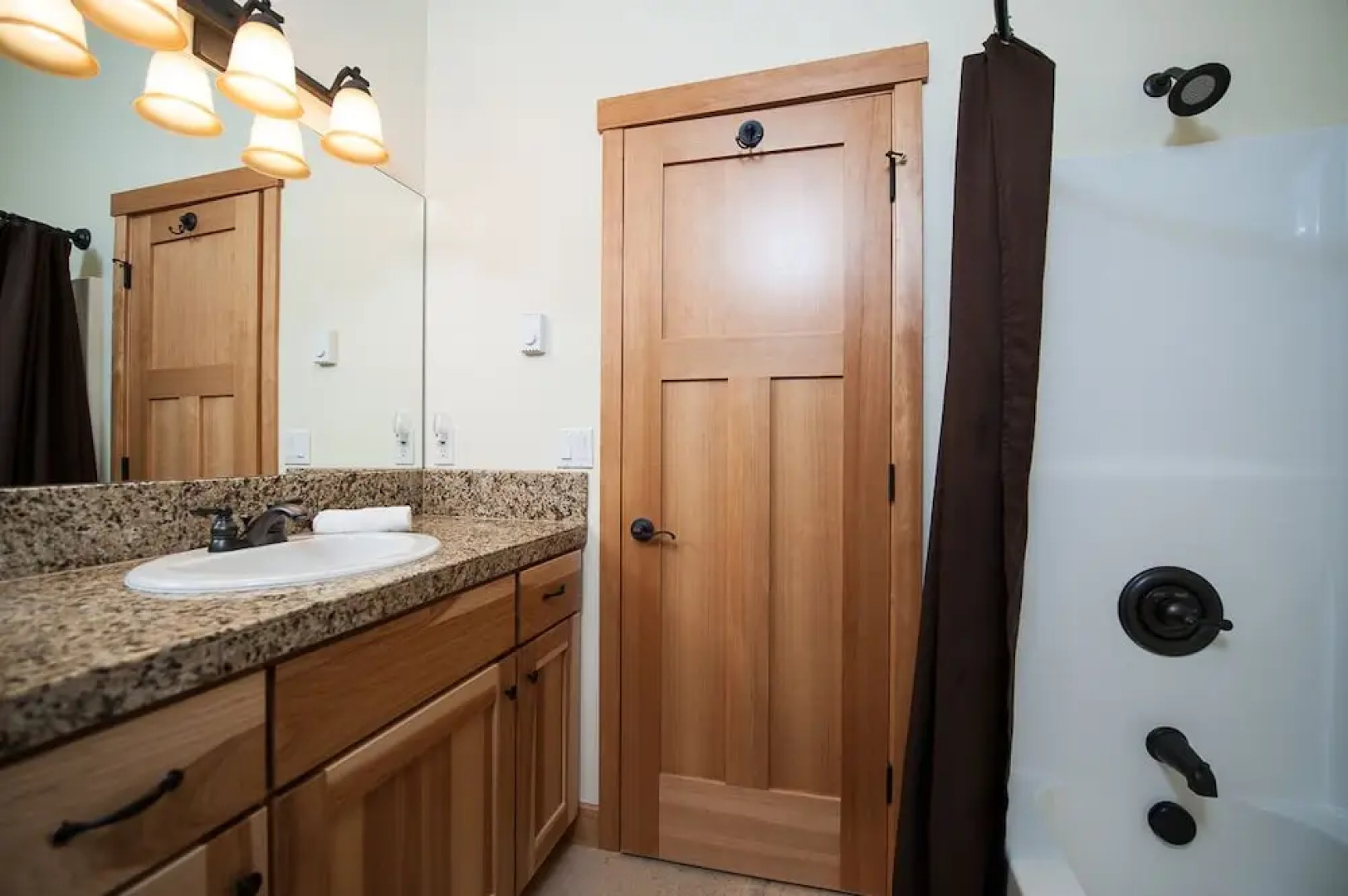 Waterside Family Fun 3 Br home by RedAwning