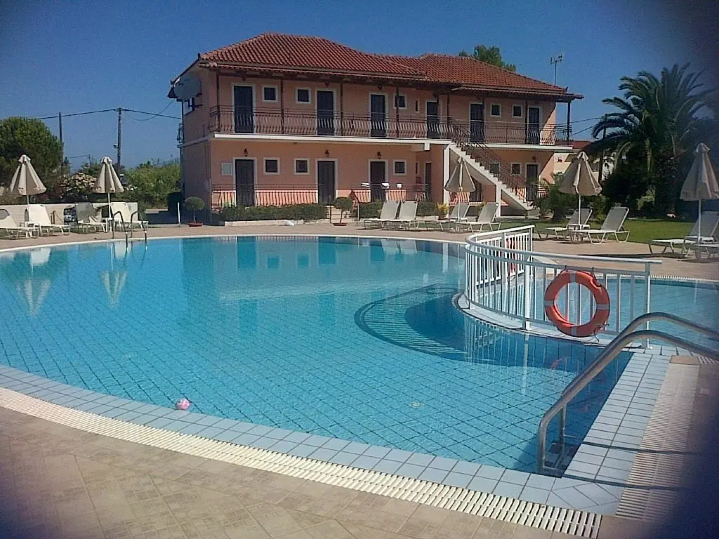 Eleni's Garden & Castello Suites