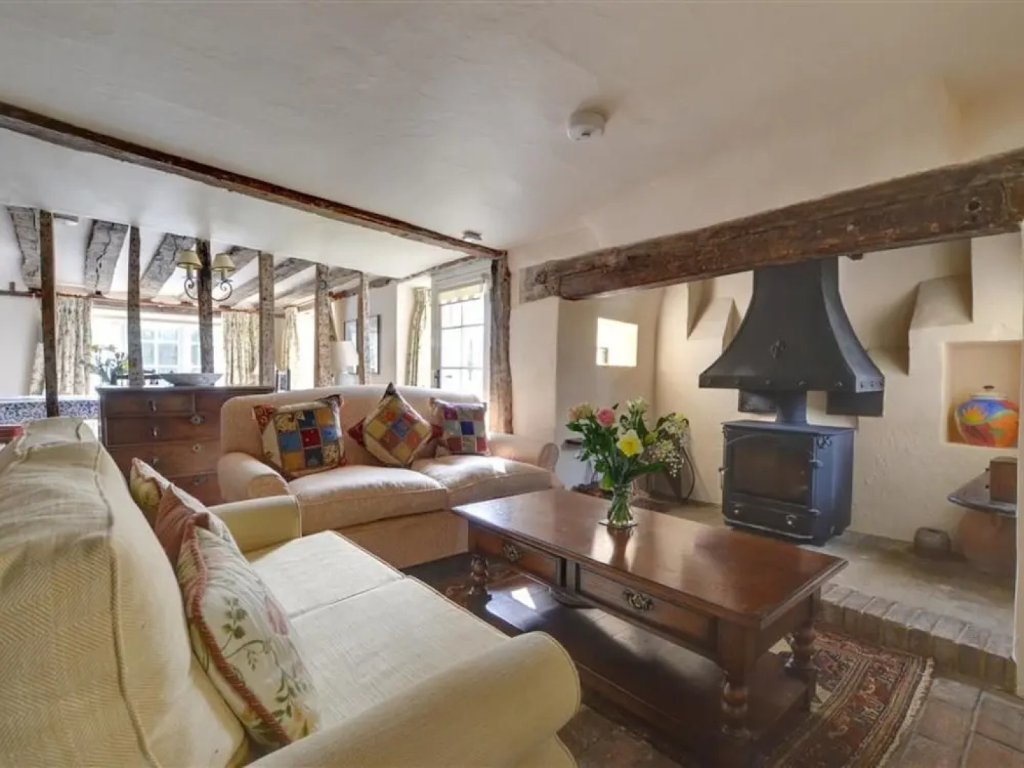 Spacious and Bright Accommodation Full of Original Beams and Antique Furniture