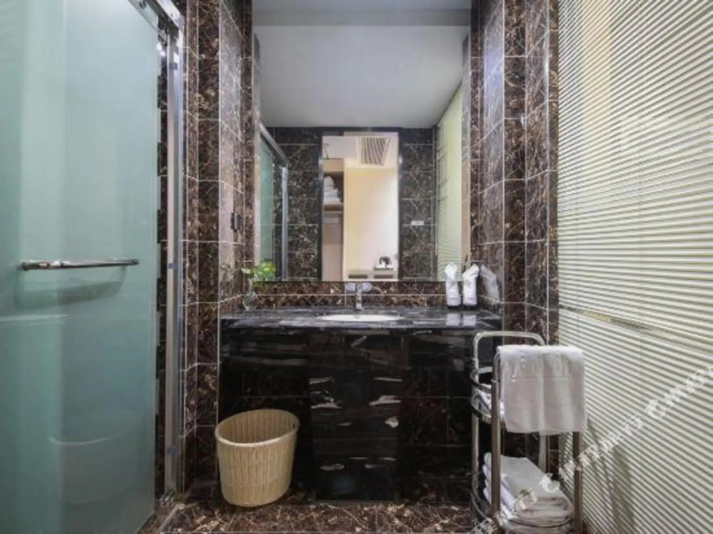 Kristin Hotel (Yanglan High-speed Railway Citizen Center)